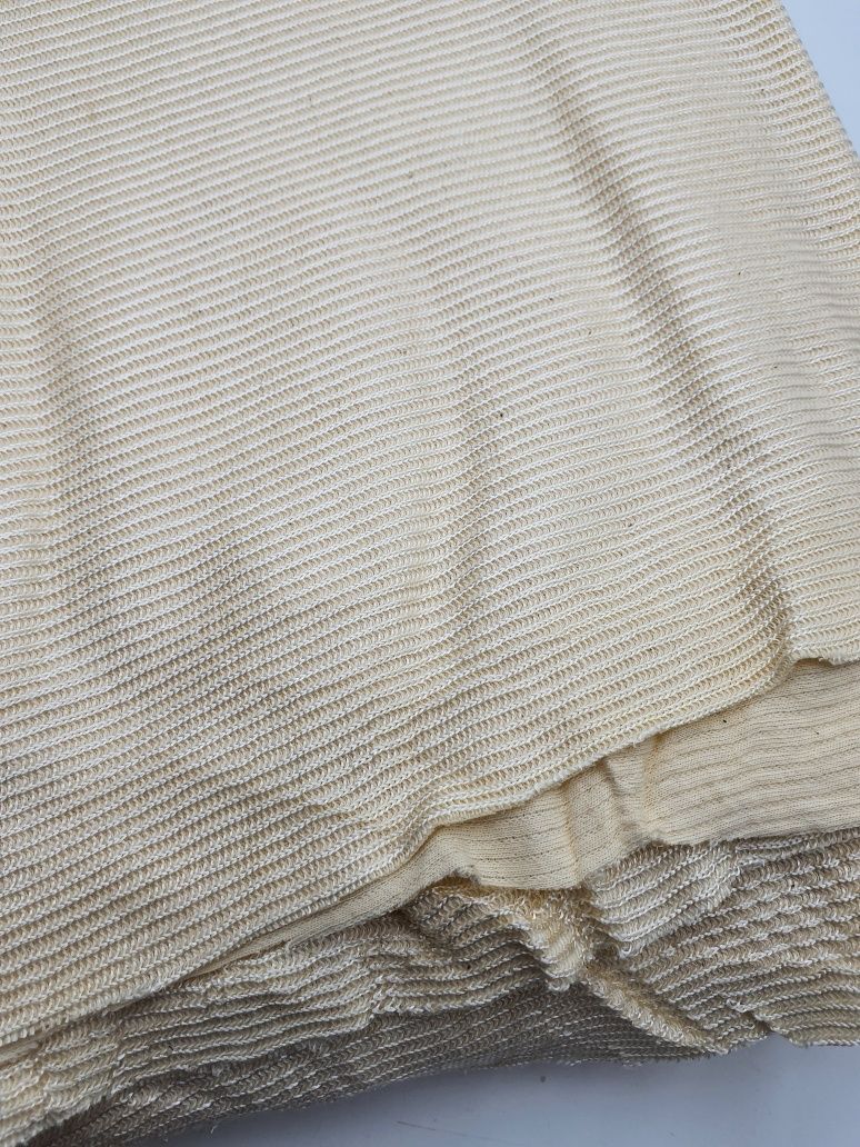 Dzianina sweterkowa ecru kupon 5 m.x 136 cm.II gat.