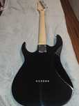 Guitarra praticamente nova.