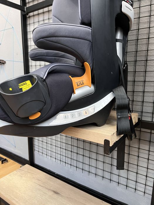 Автокрісло Chicco MyFit підходить віком від 3 до 12 років