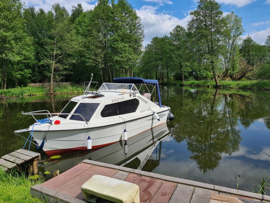 Łódź spacerowa z kabina, wyposażona. Silnik 60KM Yamaha