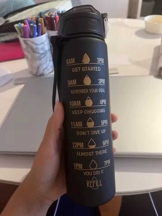 Elegancka butelka sportowa 750 ml-nowa