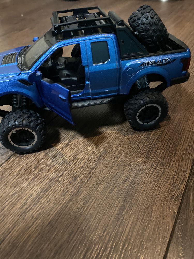 Машинка FORD Beast Raptor