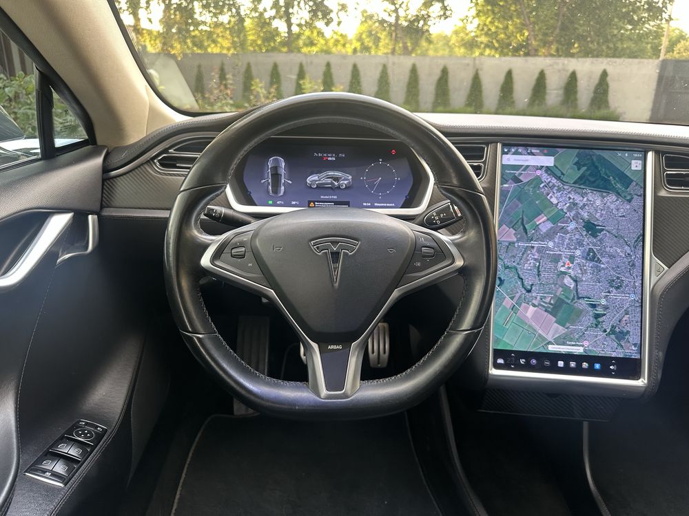 Tesla Model S P85