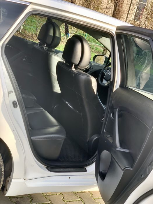 Продам Toyota Avensis T27, дизель 2.2 D4D