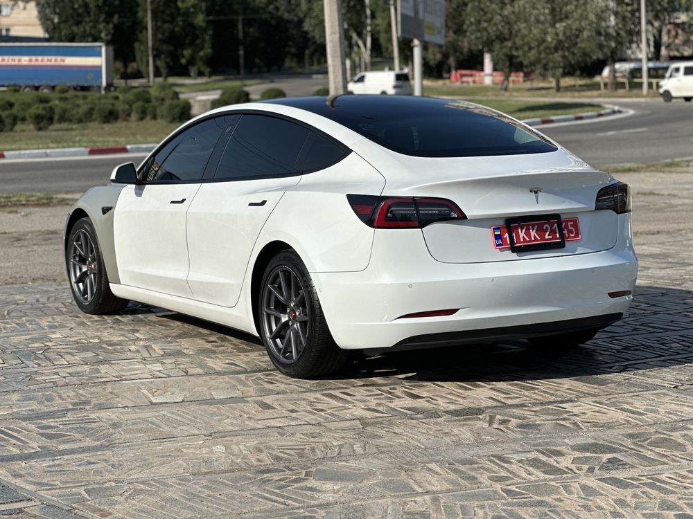 Tesla Model3 2021 года