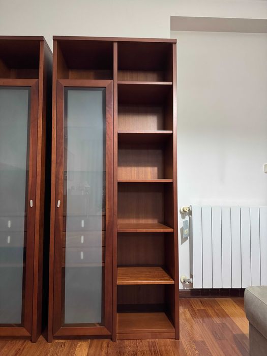 Duas Estantes/Vitrines Sala