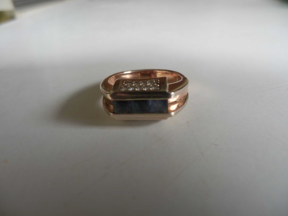 золотое кольцо с бриллиантами,сапфирами