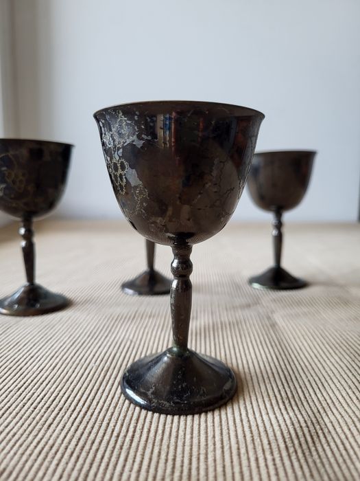 Набір елегантних рюмок