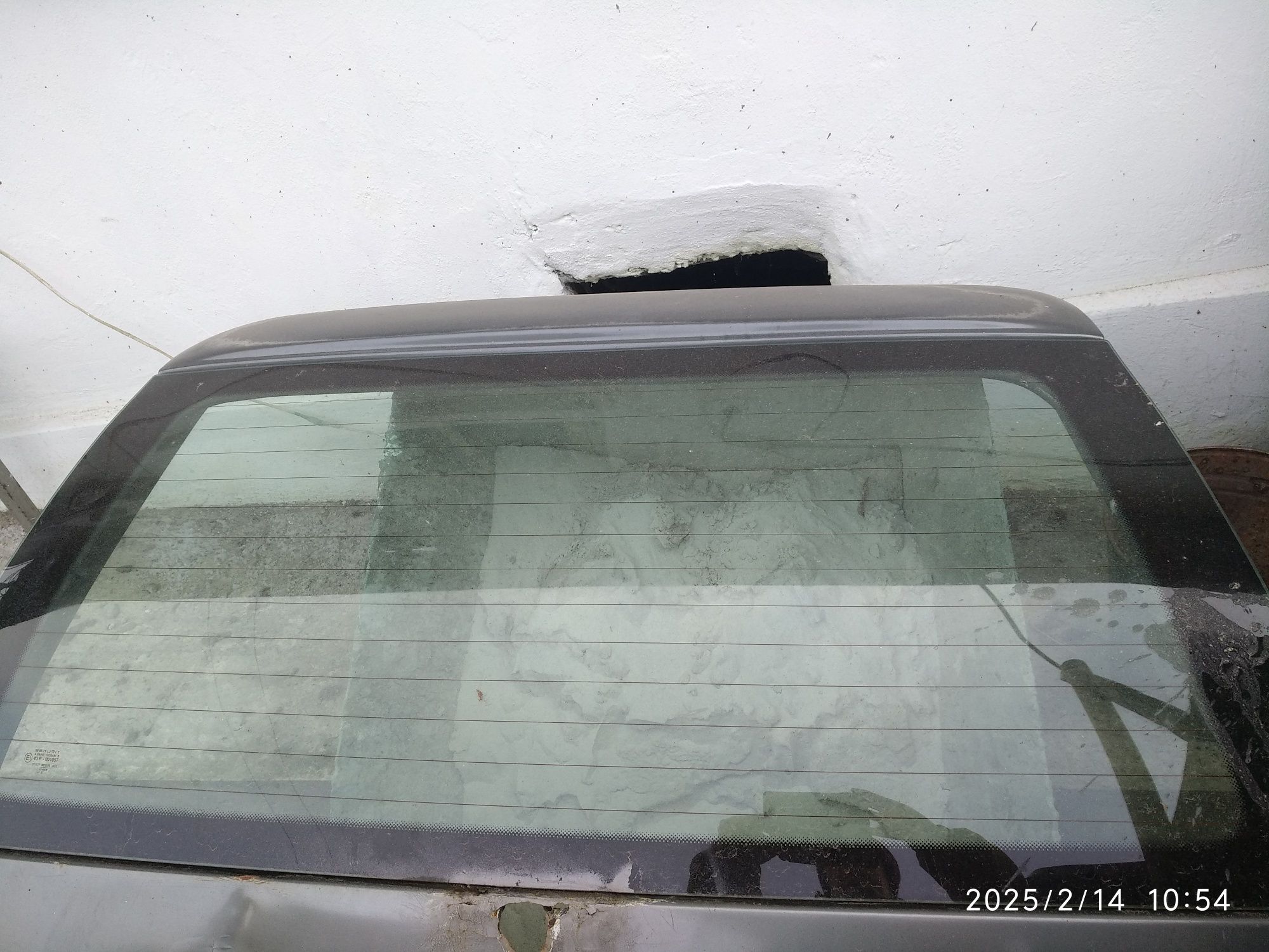 Заднє скло FORD ESCORT