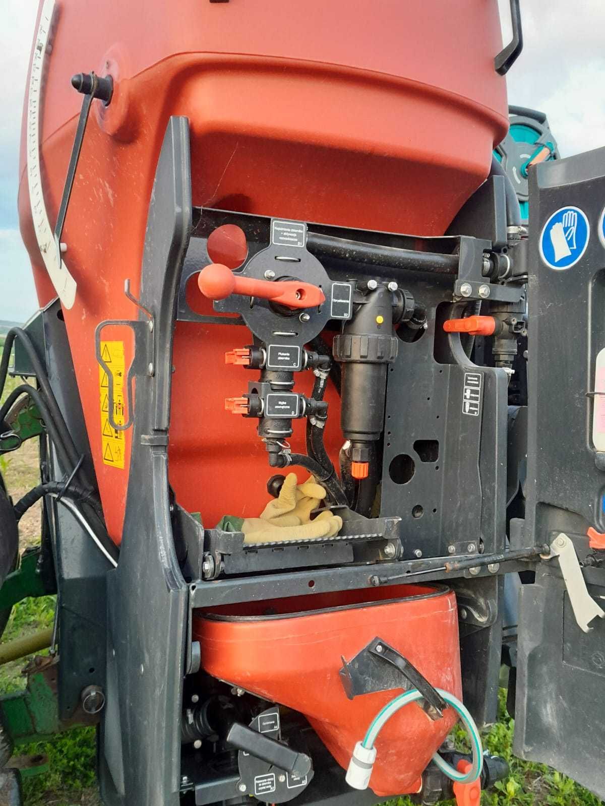 Opryskiwacz Kverneland iXter B16