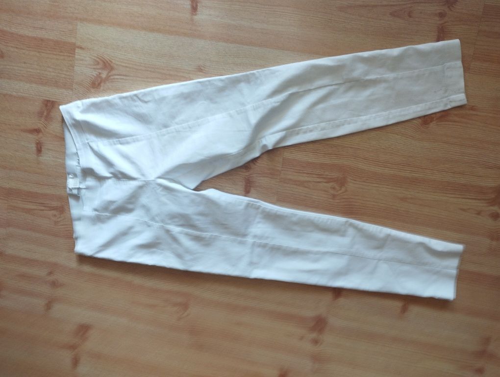 Białe spodnie damskie rozmiar 42