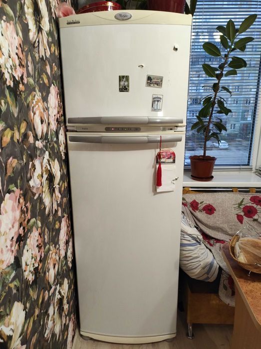 Холодильник Whirlpool ARC4020 Class T