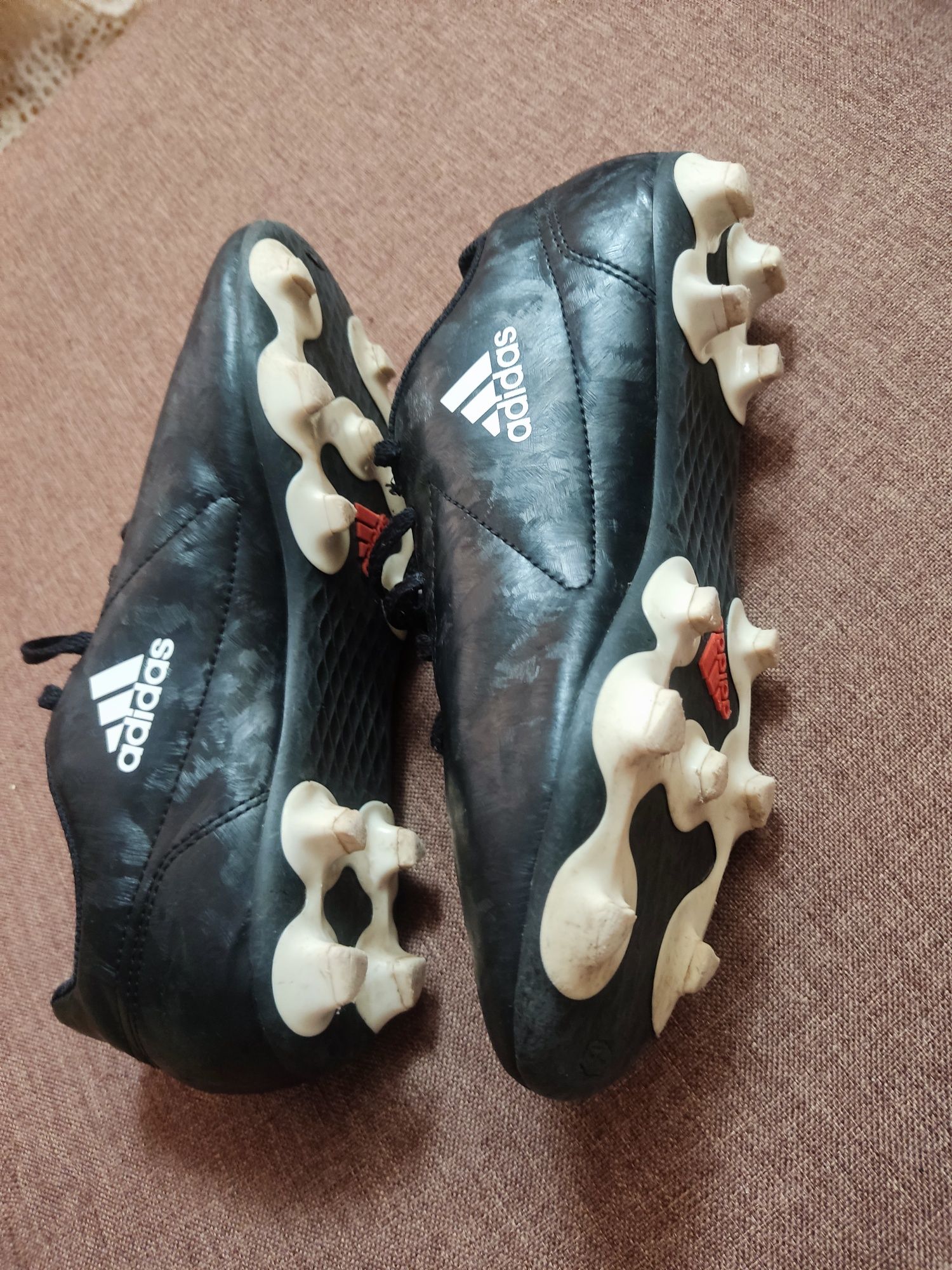 Продам бутси . Adidas