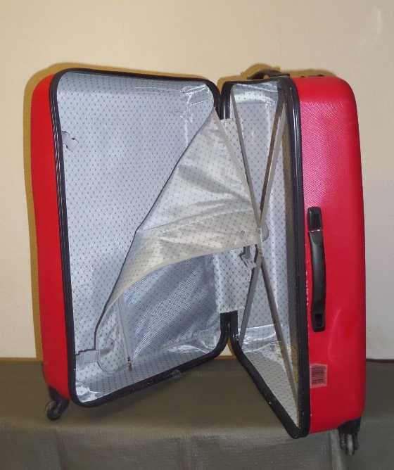 Чемодан большой красный пластиковый, 4 колеса, 70Х49Х27 см.