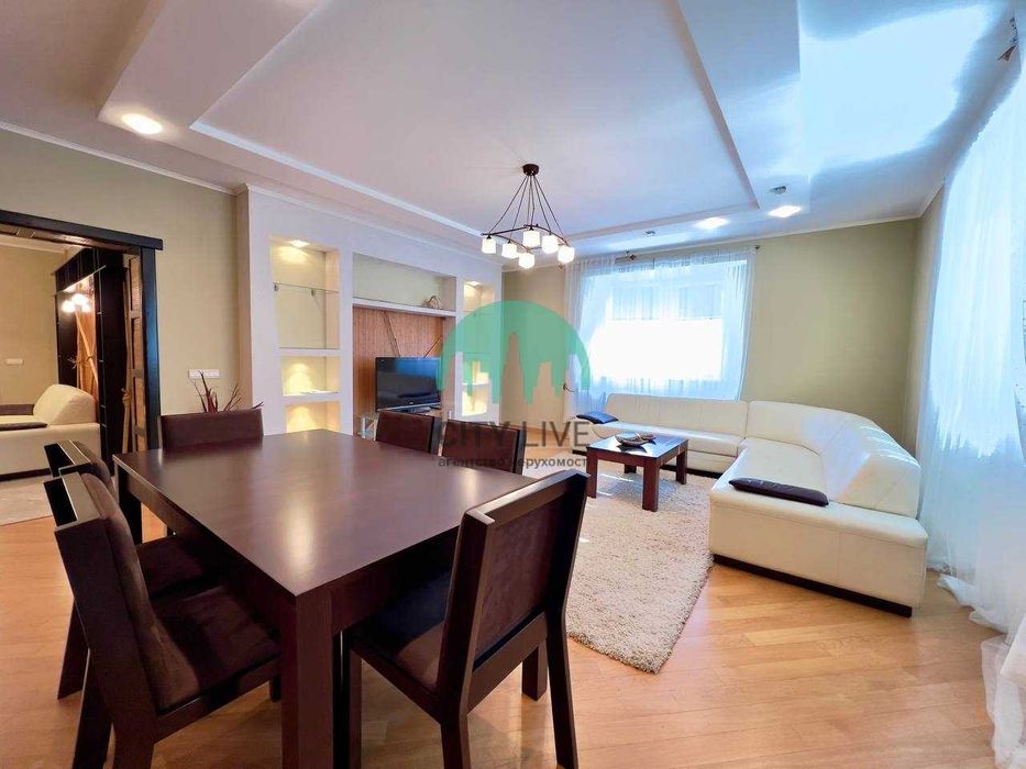 Продаж 3-кім квартири великої площі в Центрі міста (К)