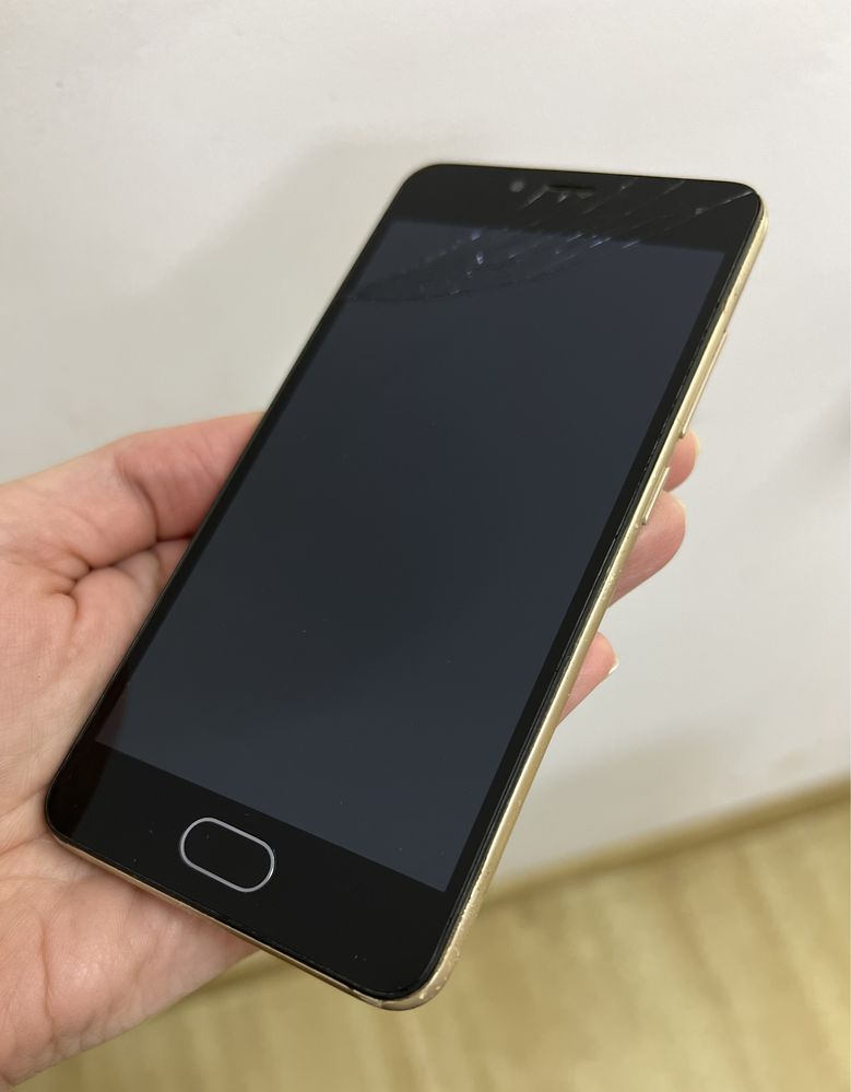 Смартфон Meizu M5c в золотому кольорі