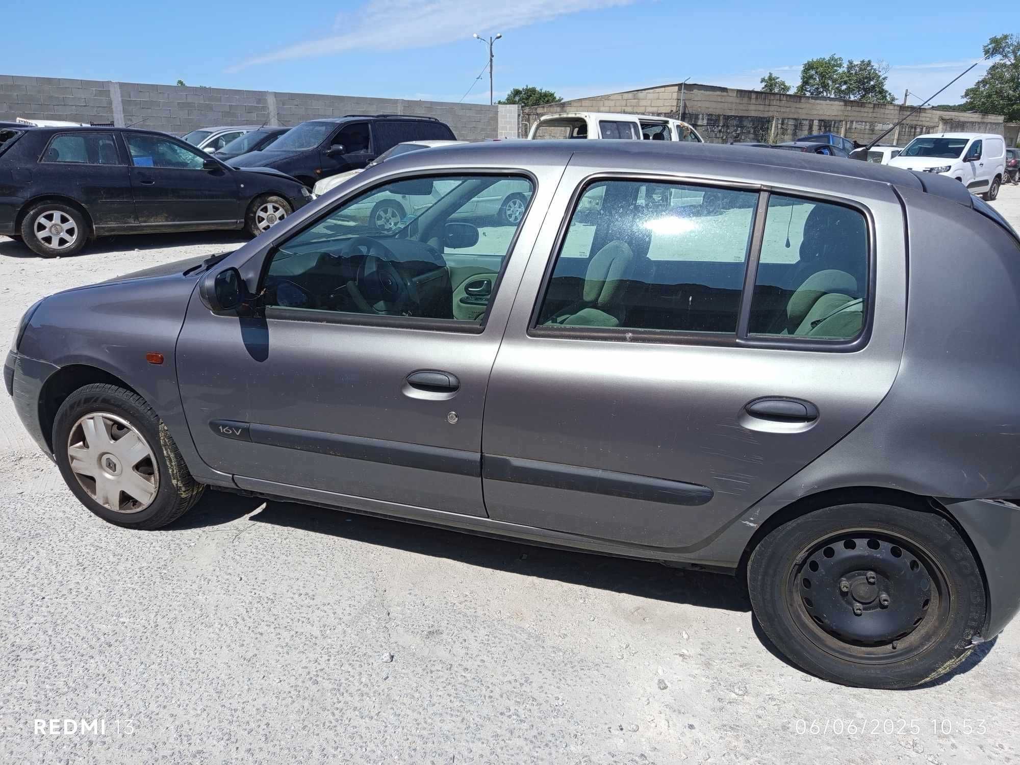 Para peças Renault Clio II 1.2 16V ano 2001