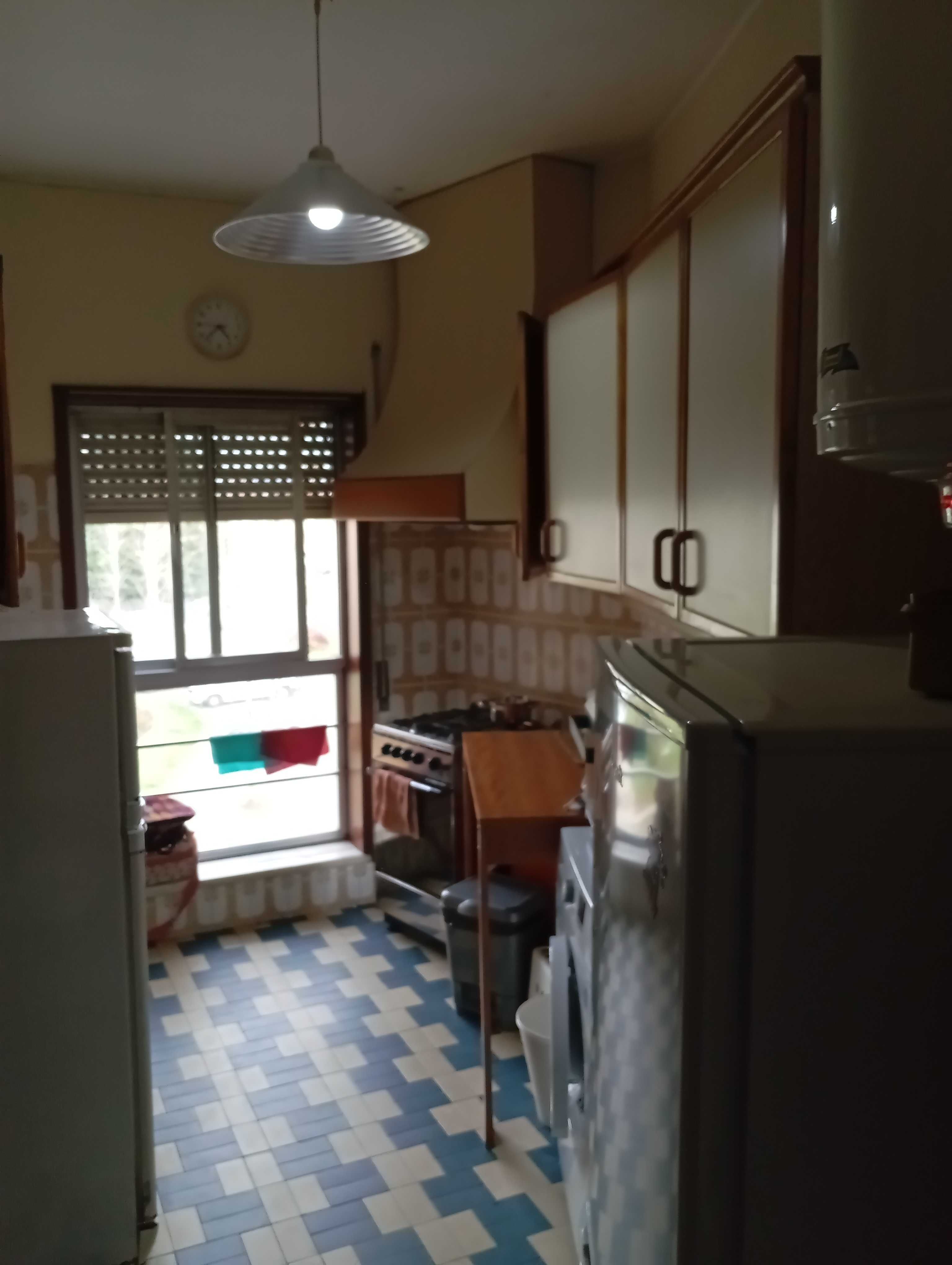 alugo quarto a menina na senhora da hora