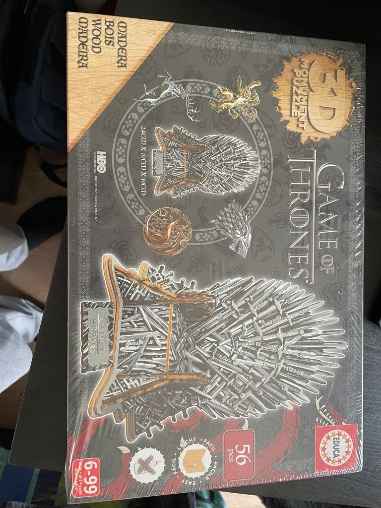 Puzzle 3D ainda com plástico