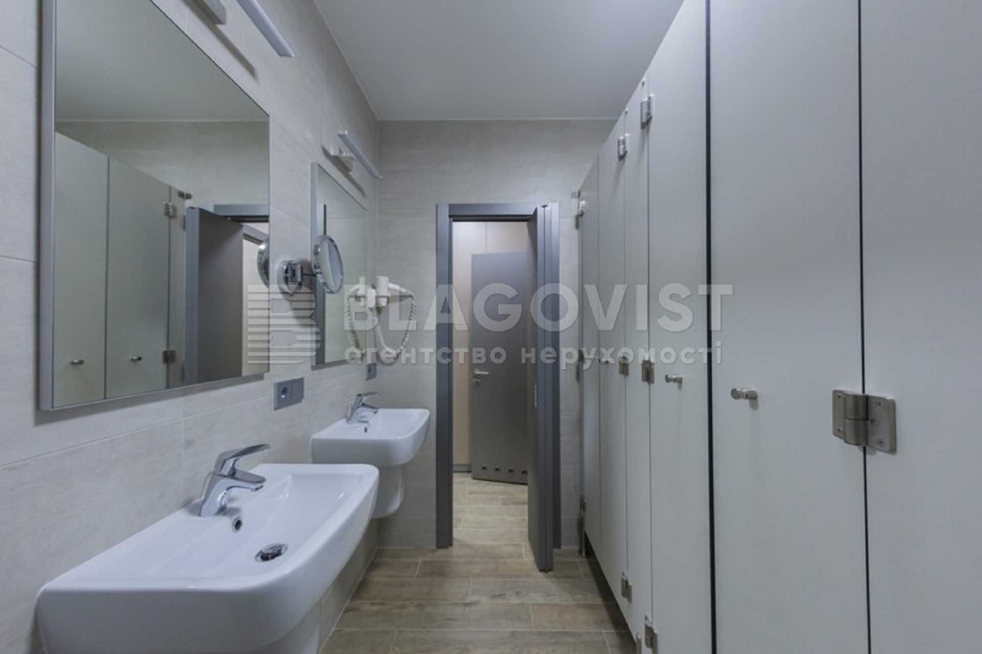 Щекавицька,30/39  нежитлове приміщення 225кв.м. Готель hostel  Поділ