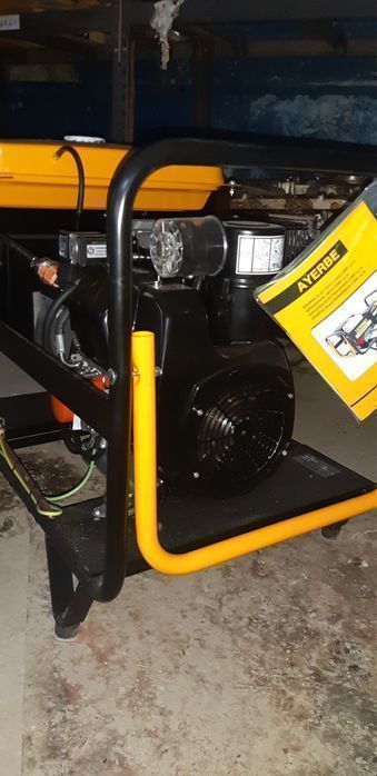 Дизель-генератор 8-10кВт/230 электростанция 12500D LBMN Ayerbe Испания