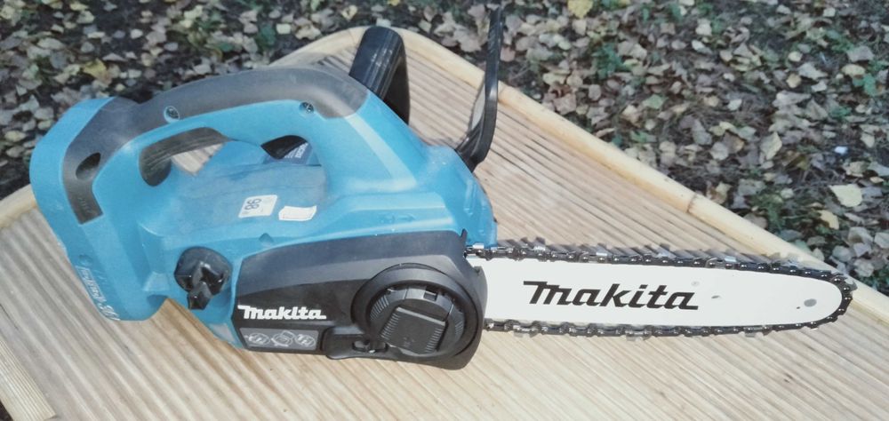 Makita - akumulatorowa piła łańcuchowa.