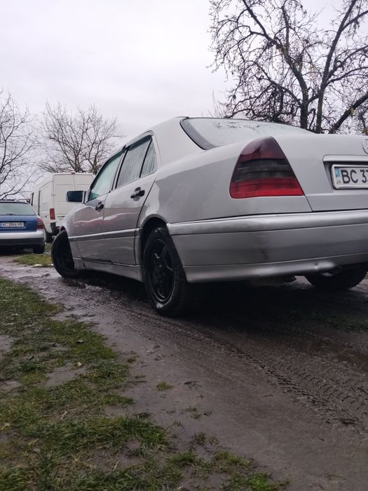 Продам мерседес 202 1.8 бенз