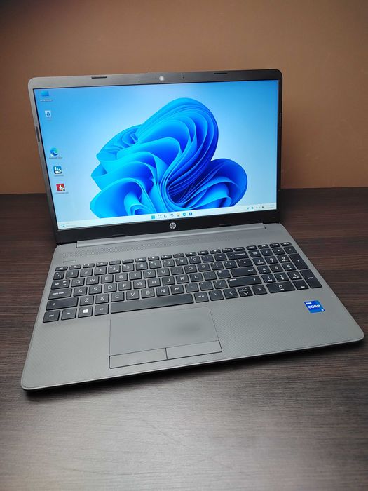 LAPTOP | HP 250 G8 | i7-1165G7 | 15,6" FHD | 16GB RAM | 256SSD | Win11