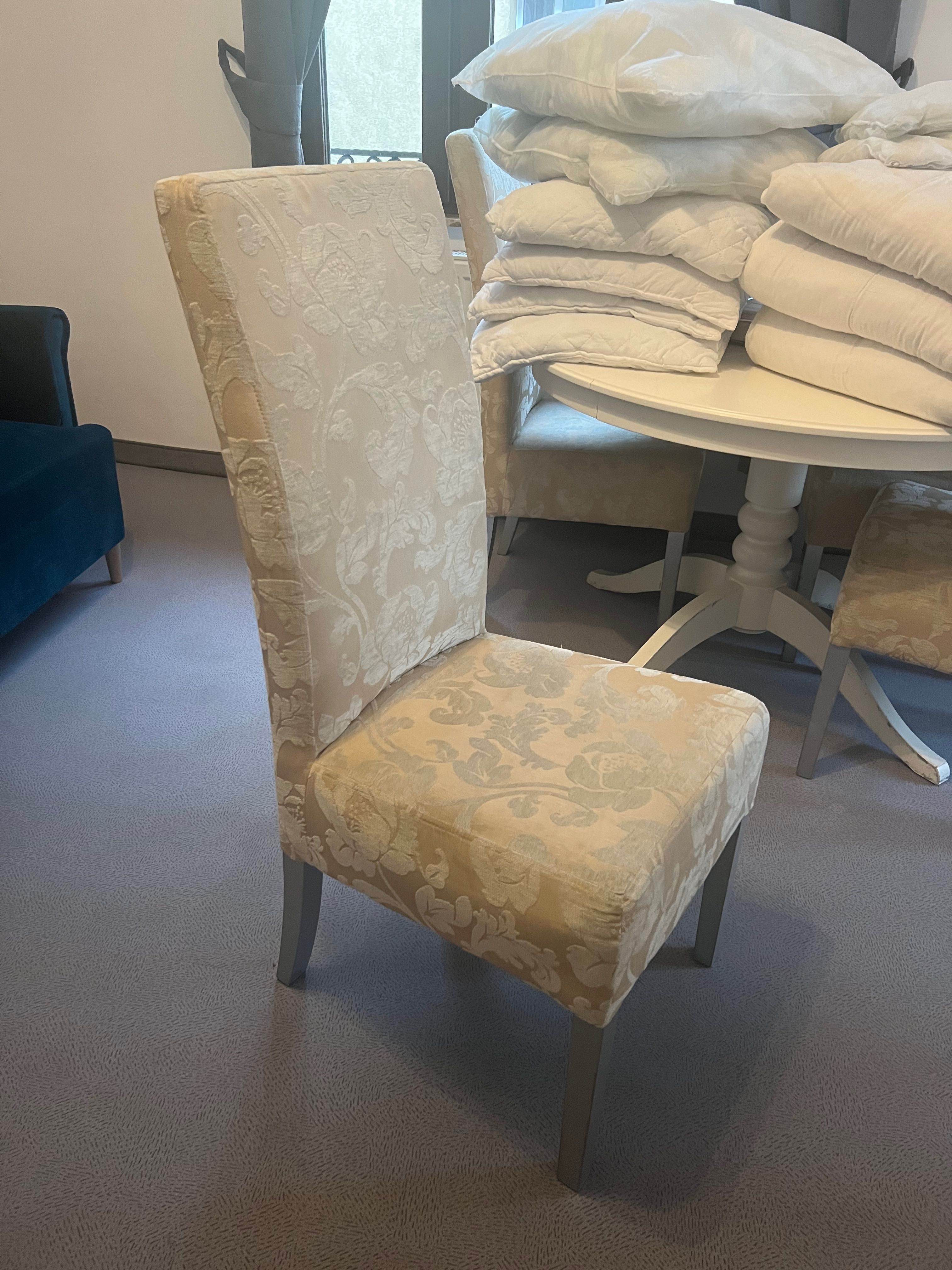 Krzesła, tapicerowane, używane 36 sztuk
