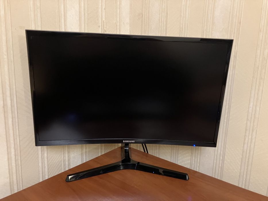 Samsung 23.5 Изогнутый C24F398FHI