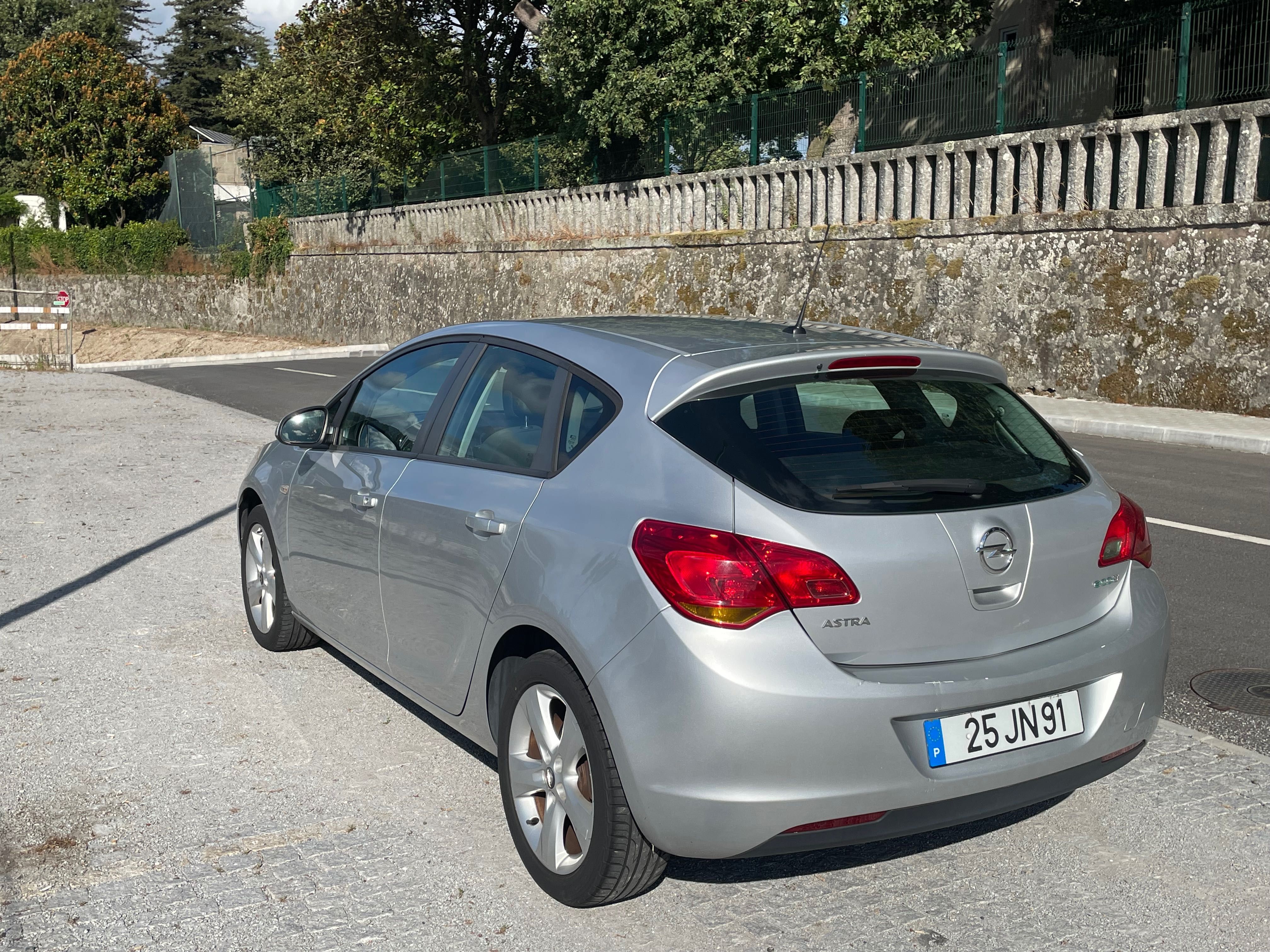 Opel Astra cosmo 1.3 cdti