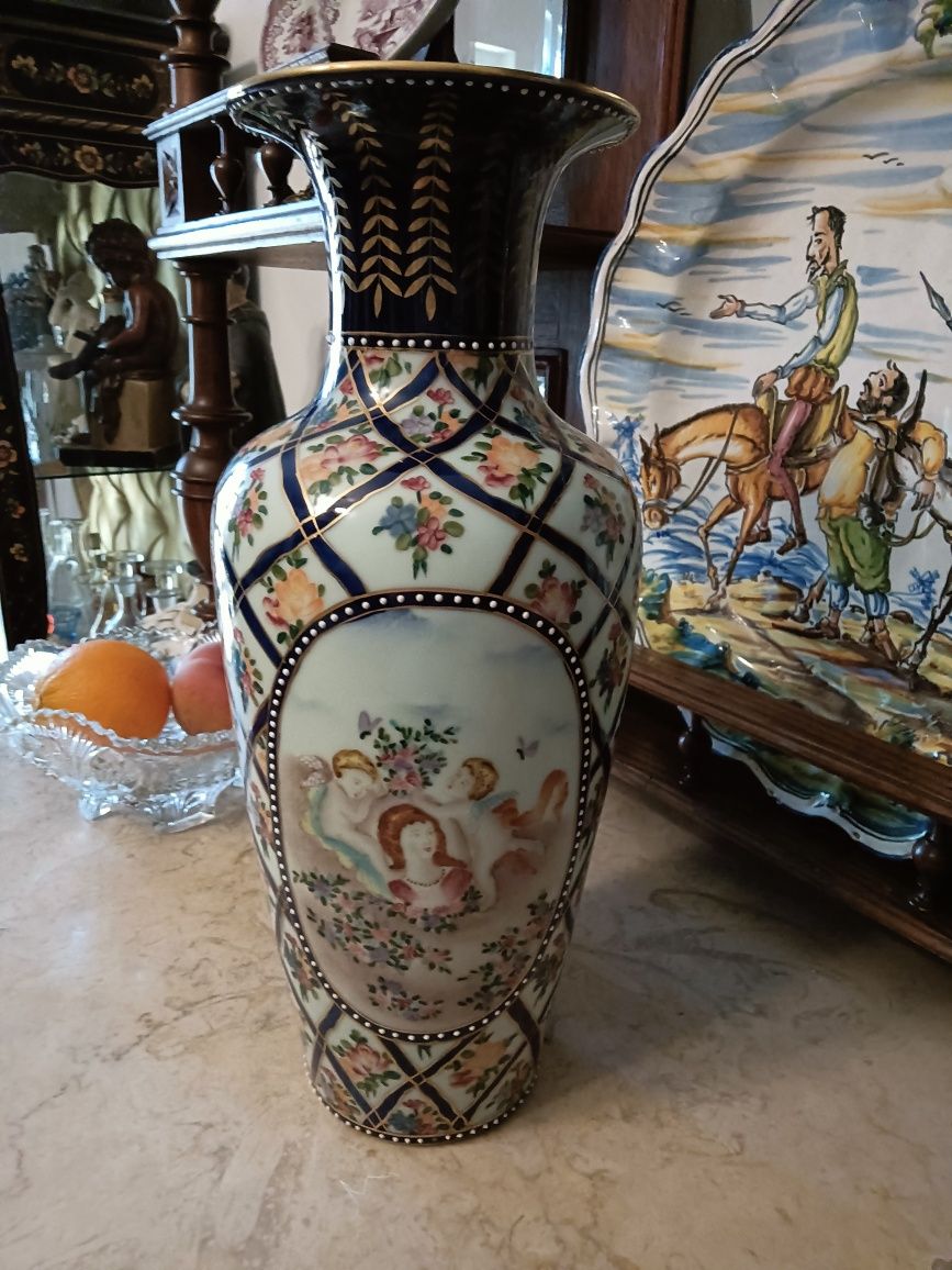 Lindíssimo jarrão pintado à mão da Dominies Collection, China