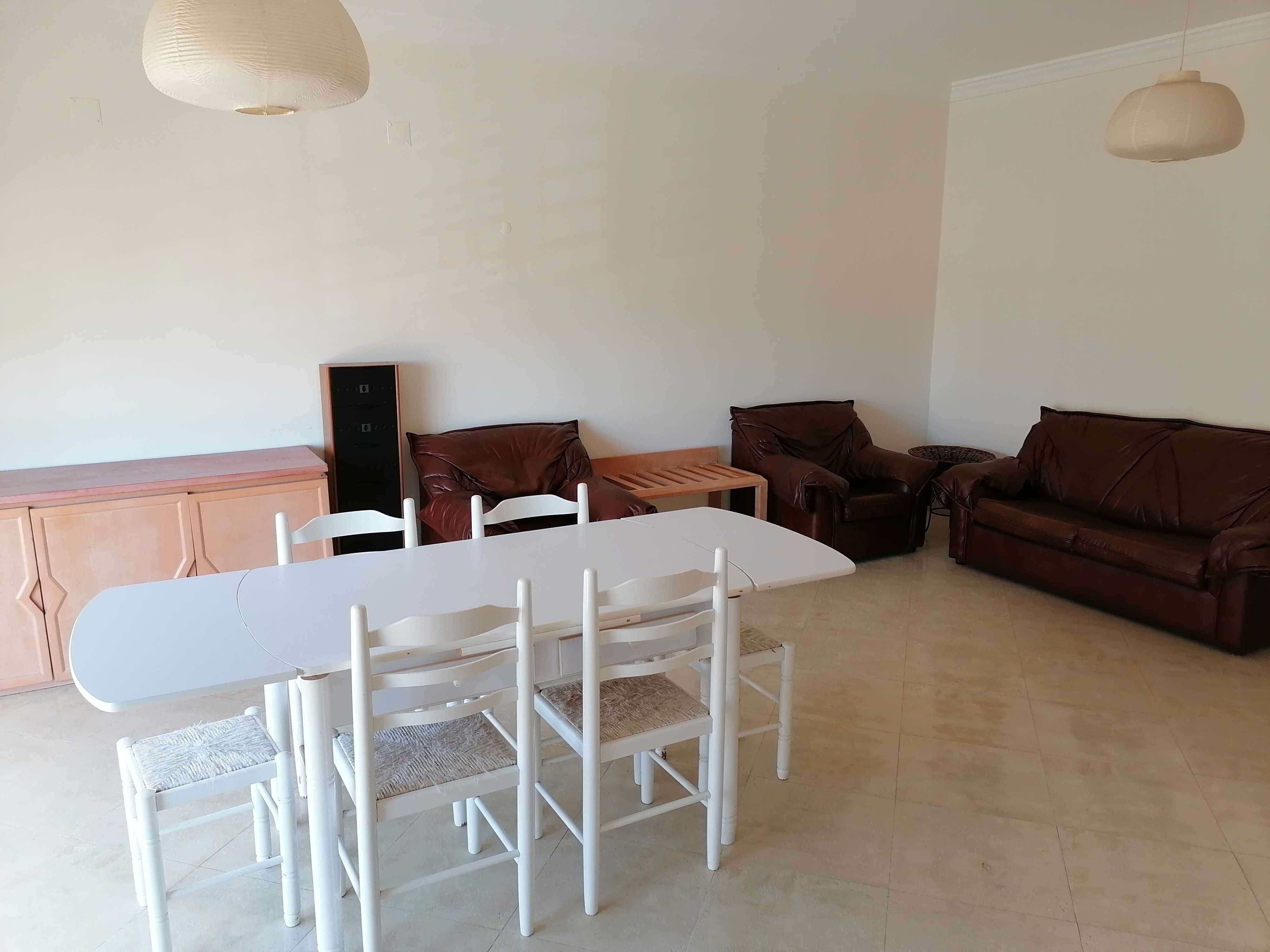Quarto individual para rapariga estudante em Gambelas - Faro