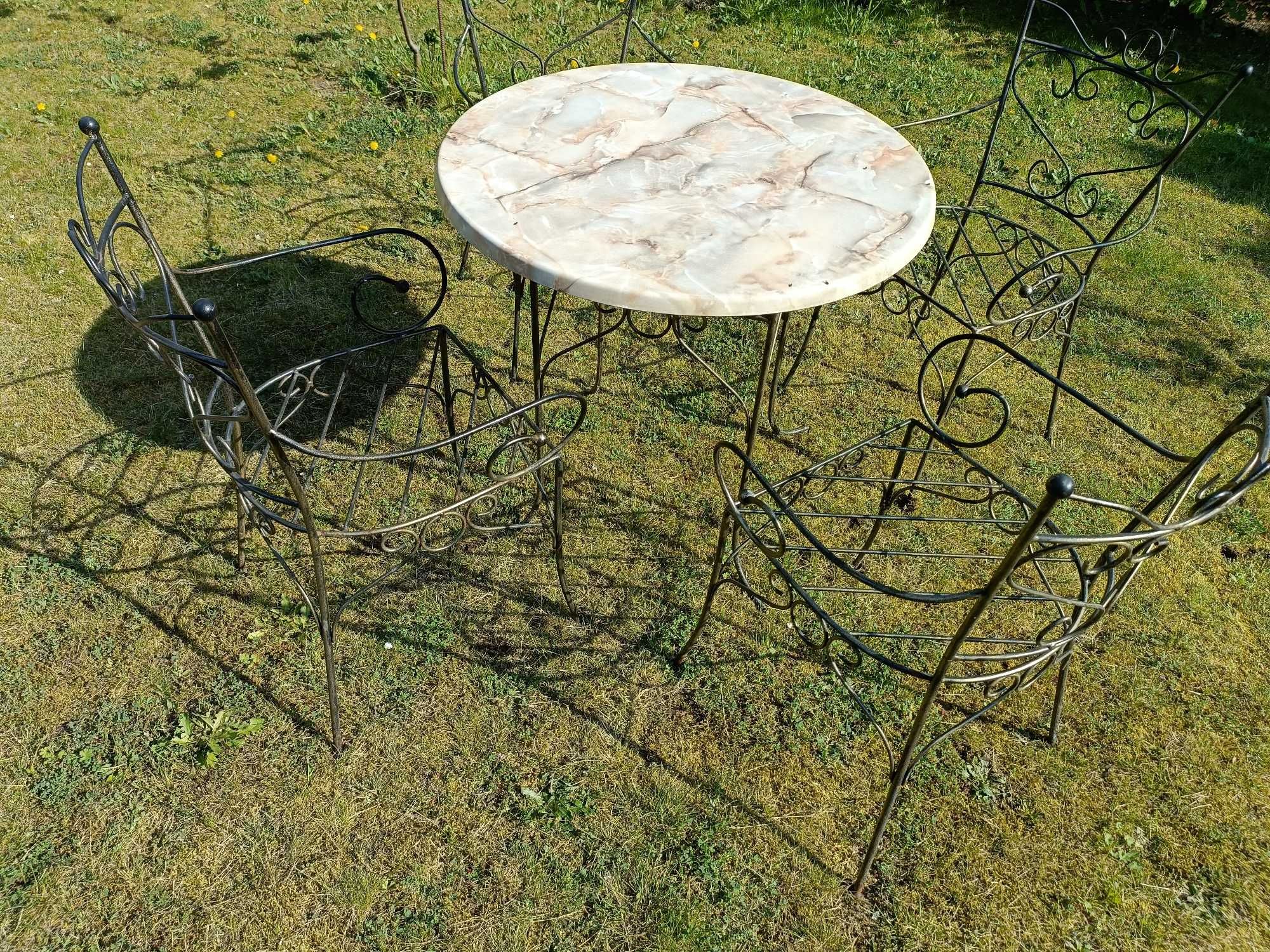 Stolik kawiarniany z krzesłami ręczna metaloplastyka.