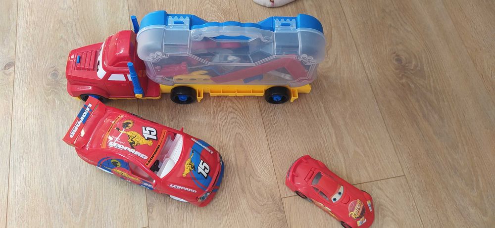 Warsztat Maniek, zestaw narzędzi McQueen i samochody do montażu