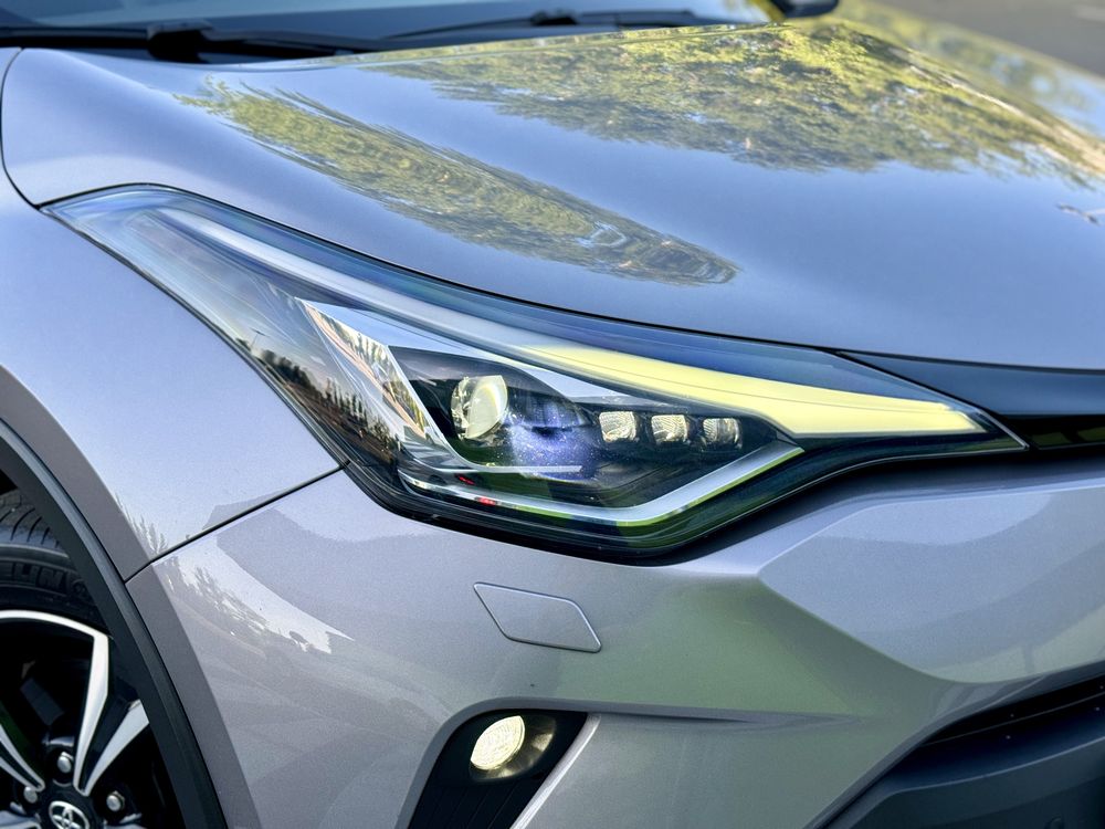 Toyota C-HR Premium Official