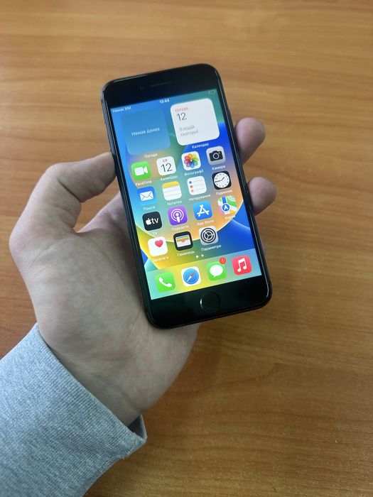 Продам iPhone 8 64gb Black