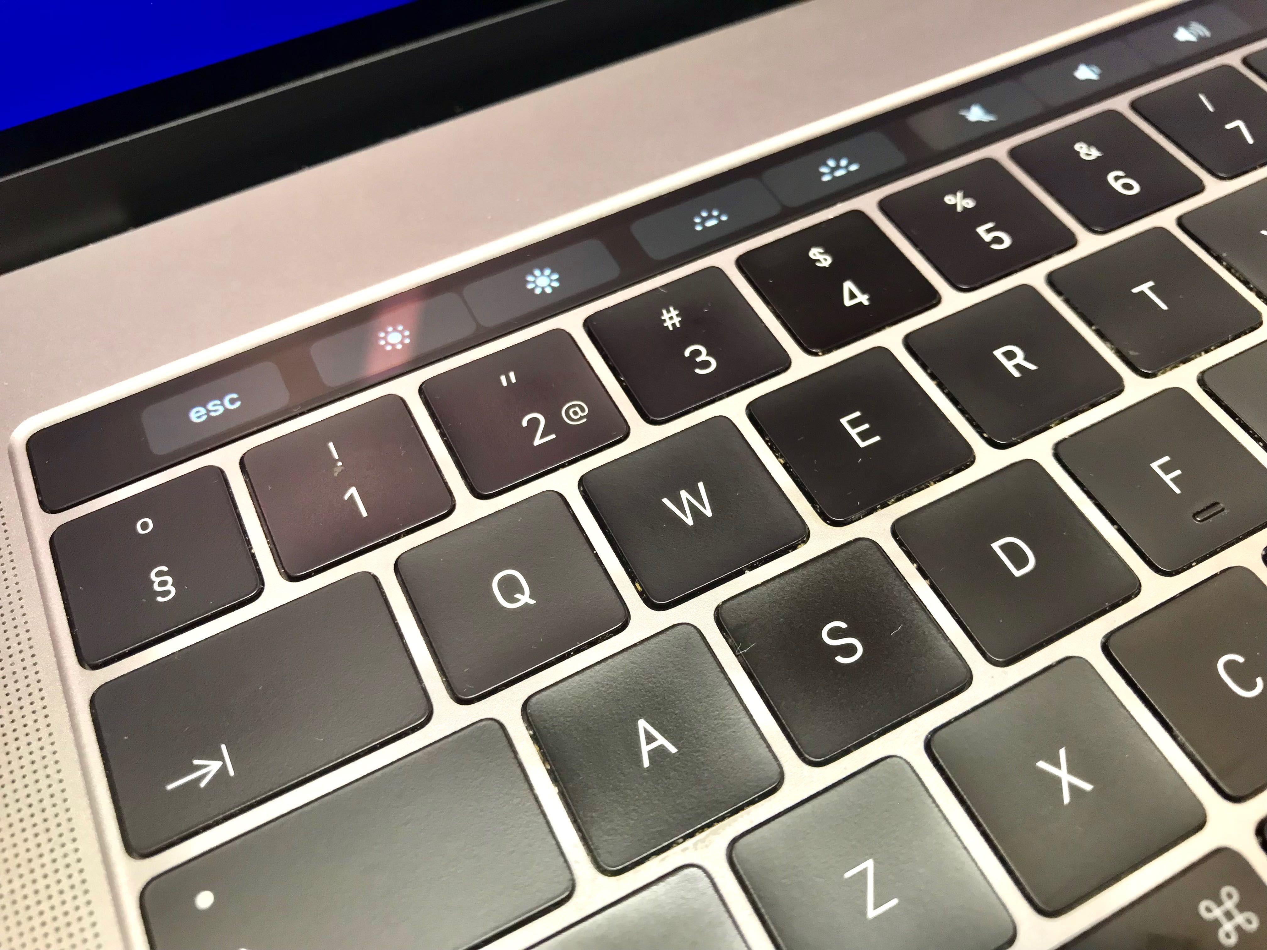 APPLE MacBook Pro 15 2017 i7 2.9GHz 16 512GB AMD 560 LAPTOP okazja