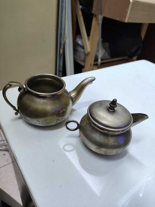 Antiga chaleira de chá turca ou samovar metal prateado casquinha