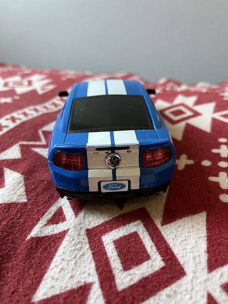 Zabawkowy samochodzik mustang bez pada