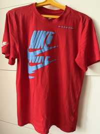 Червона футболка Nike