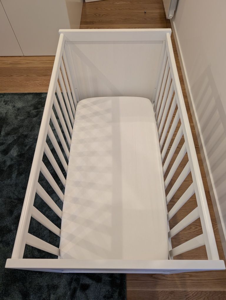 Berço IKEA c/colchão em excelente estado.