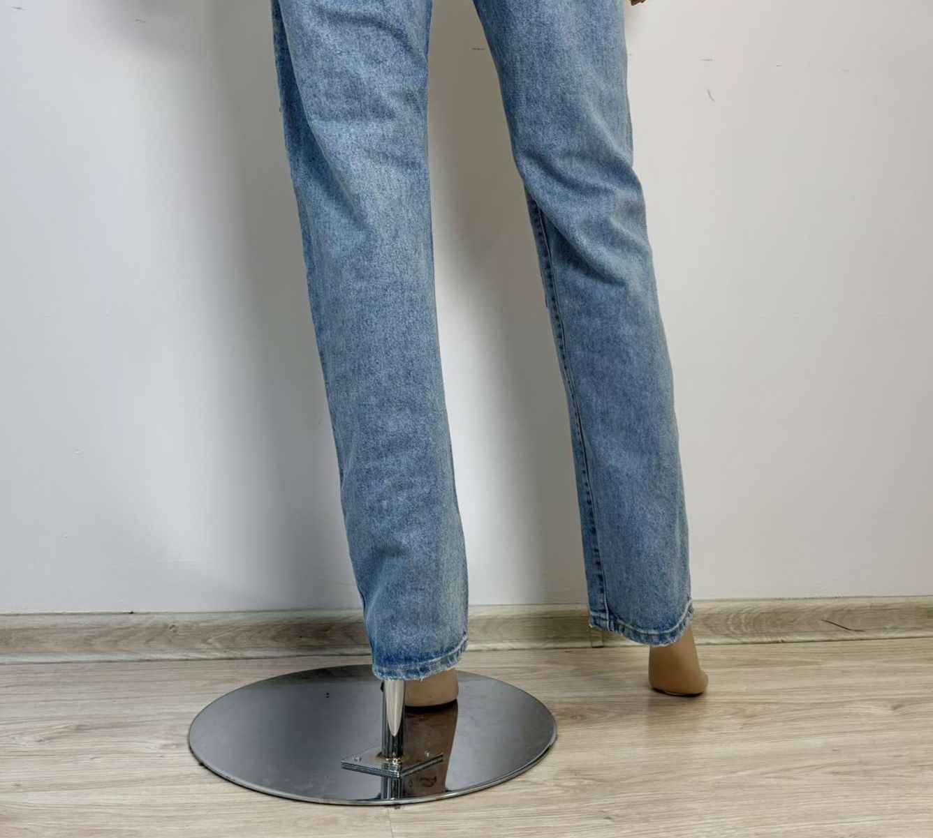 Levi's 501 90's  jeansy damskie W26 L32
rozmiar W26 L32
Kolor:jasny ni