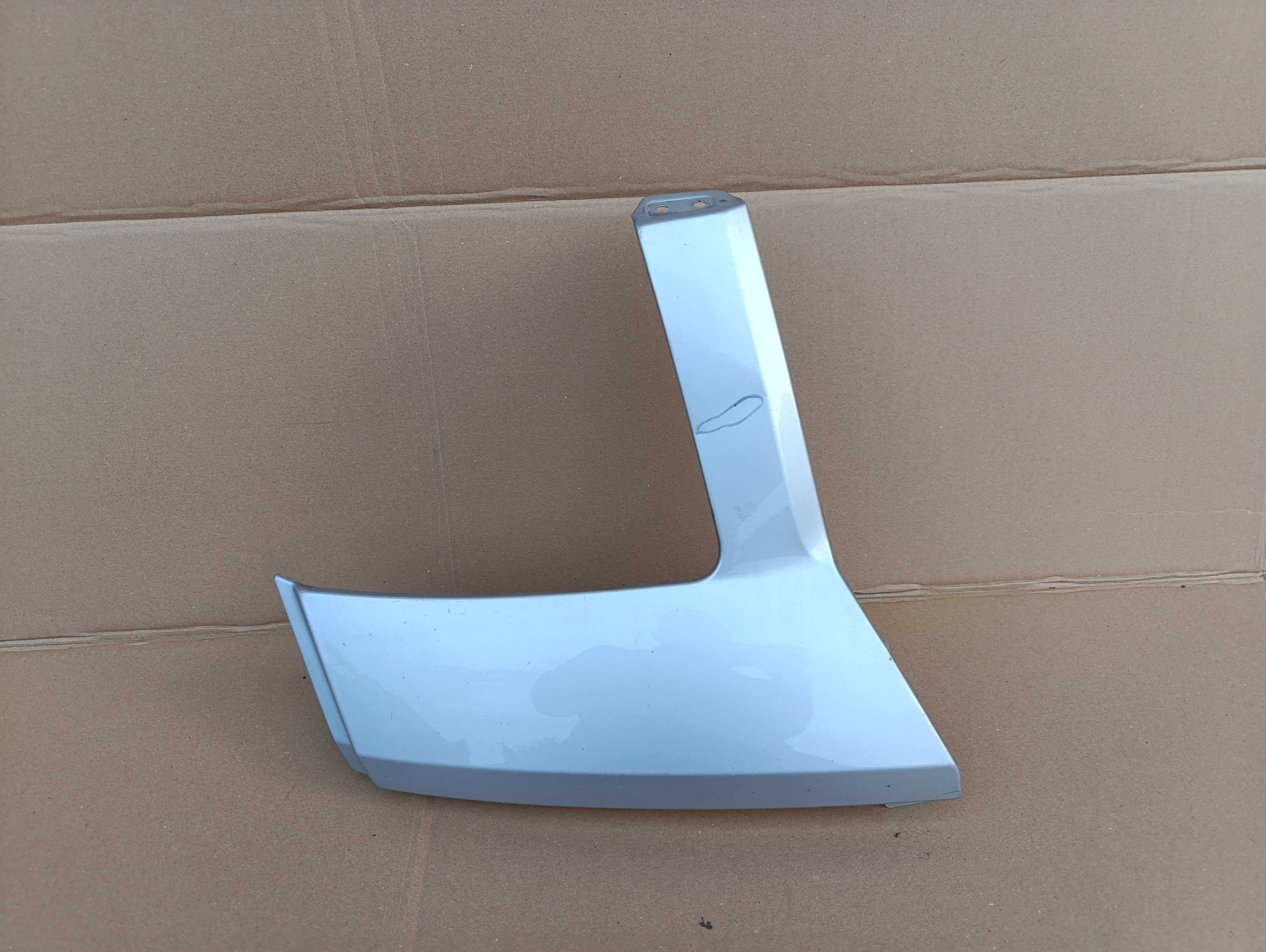 VW Crafter 06- narożnik grill okular zderzaka prawy przód listwa