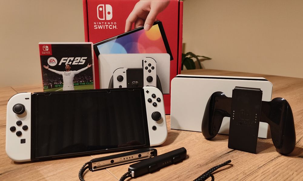 Nintendo Switch OLED - Jak Nowa - Pełny zestaw + Gra FC25