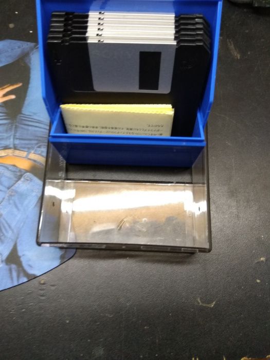 Vendo ratos tapete um cabo algumas disketes c arquivo