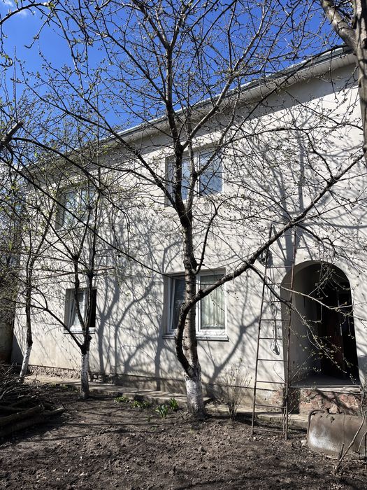 Продається домогосподарство в центральній частині м.Тернополя.