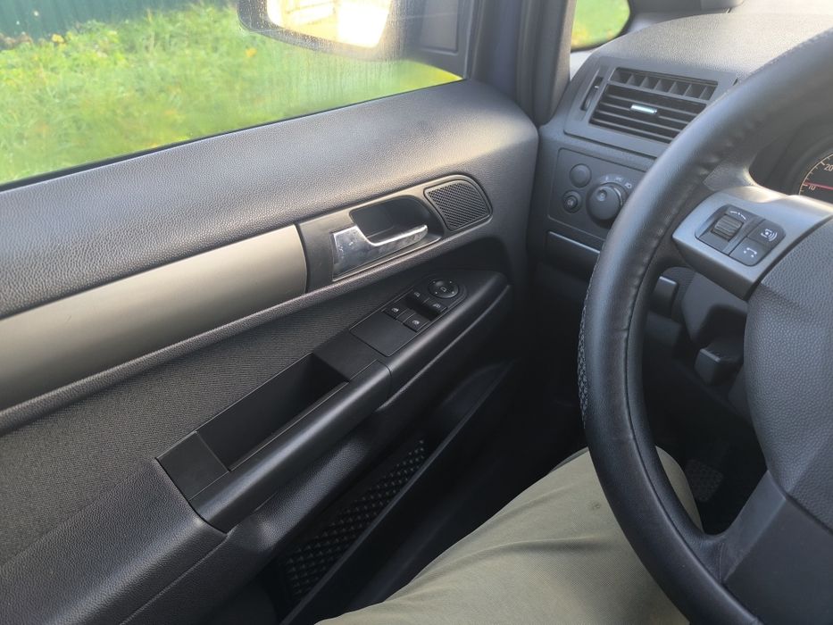 Продам.Обмін. Опель зофіра