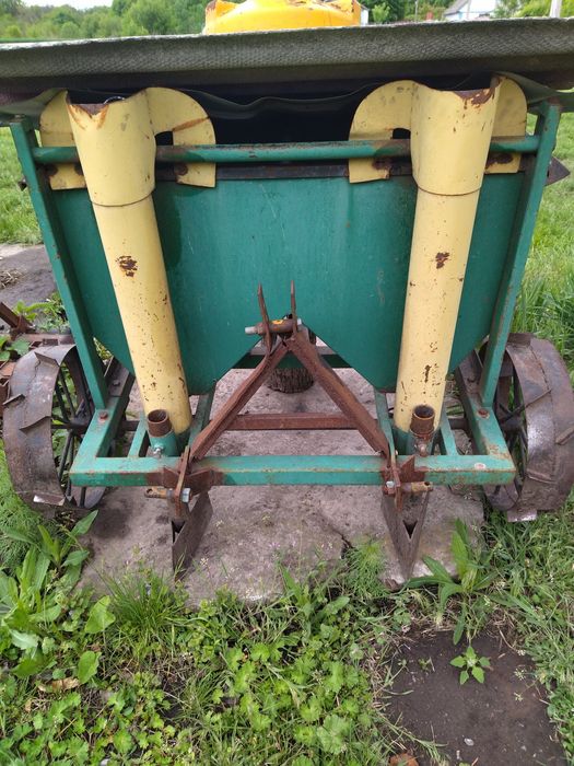 Продам картоплесажалку 2-х рядну