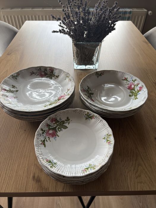 Zestaw talerzy po 5 sztuk, waza, sosjerka